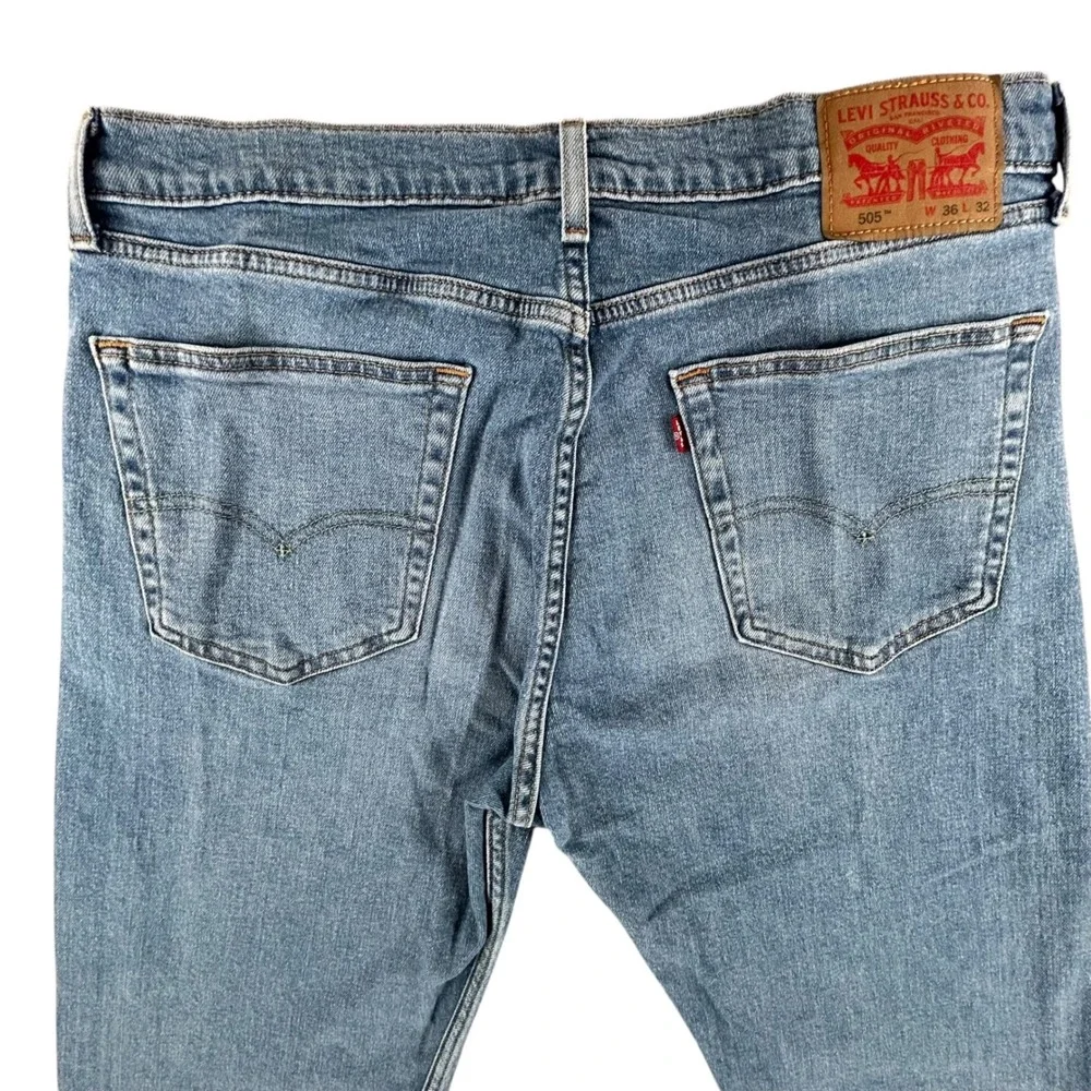 Levis 505 Regular Fit Jeans Mens 36x32 Medium Wash Blue Straight Leg Denim